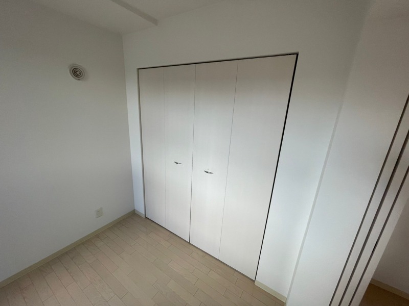 収納　寝室の収納です。部屋がすっきり片付きます。