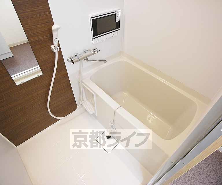 バス・シャワールーム　ゆったり浸かれる浴室です。
