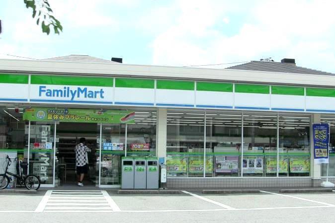 コンビニ　ファミリーマート土山東の町店（コンビニ）まで500m