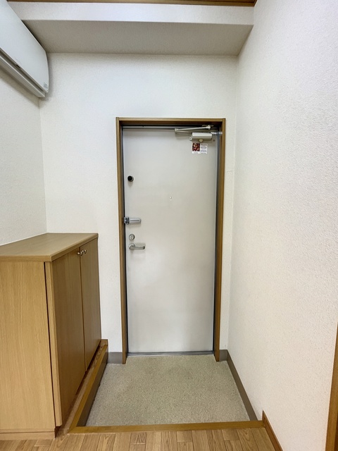 玄関　※同タイプ別部屋の参考写真です※