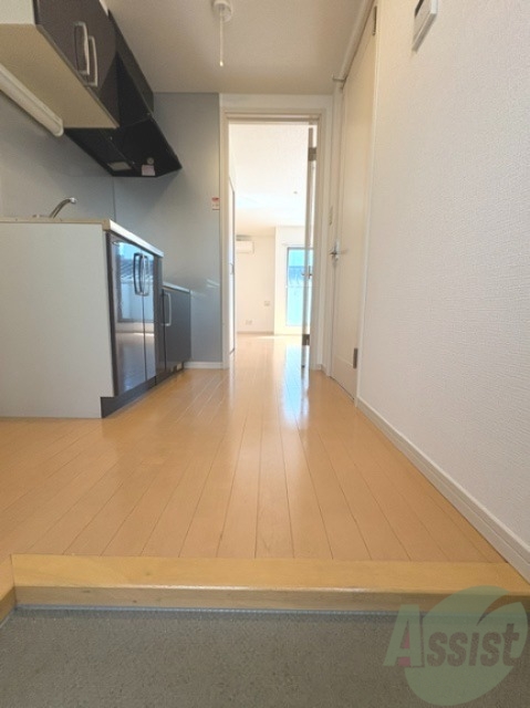 玄関　玄関は、段差があまりないので出入りが楽そうです。