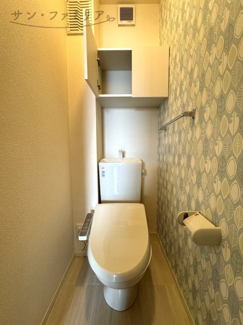 トイレ　同一物件別部屋写真