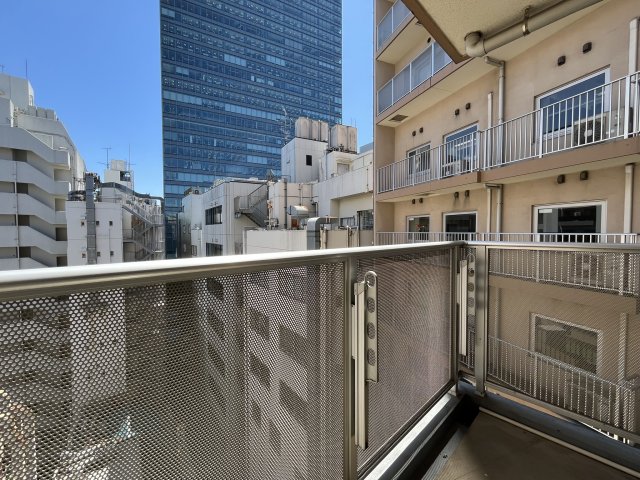 バルコニー　開放的で明るい空間を演出してくれるバルコニーです