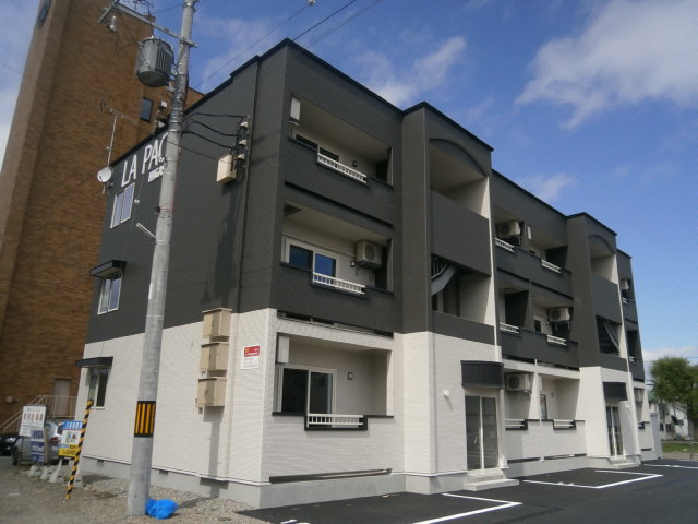 ラパーチェ東