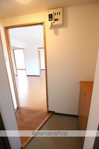 地下鉄東豊線 元町駅 徒歩9分 4階建 築24年の玄関写真