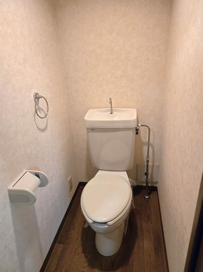 地下鉄鶴舞線 丸の内駅 徒歩5分 7階建 築31年のトイレ写真