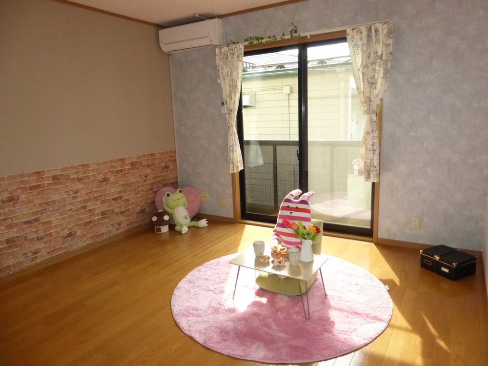 居室・リビング　日当たりとってもよい明るくて暖かいお部屋です