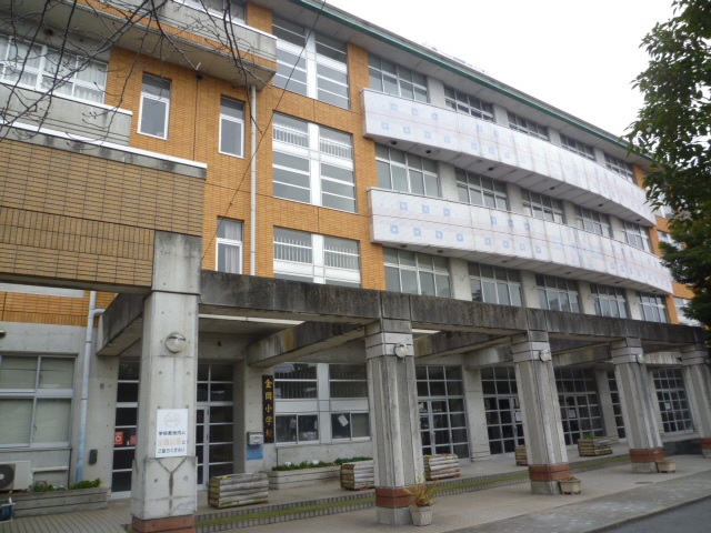 小学校　沼津市立金岡小学校（小学校）まで634m