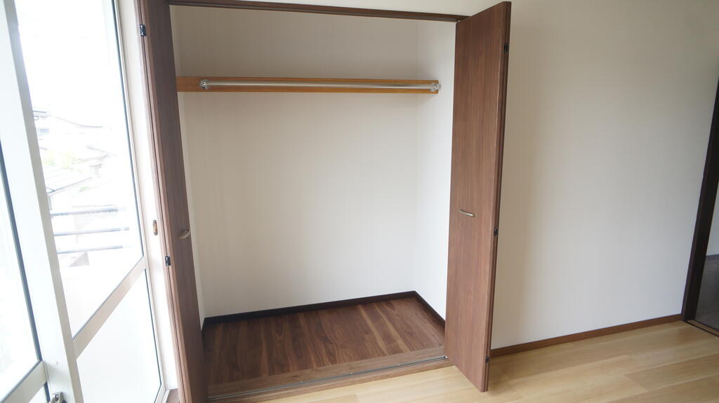 収納　南洋室：クローゼット収納
