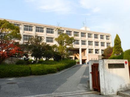 中学校　府中町立府中緑ケ丘中学校（中学校）まで140m