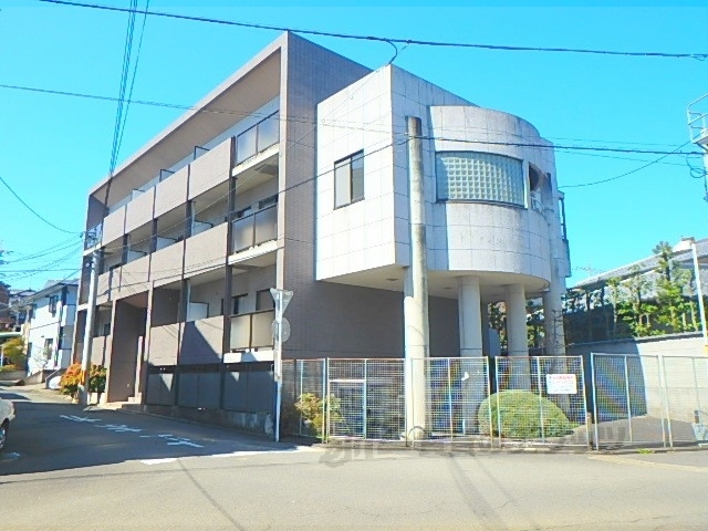 コアロード鷹ヶ峰の建物外観