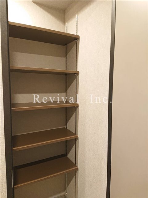 その他設備　奥行豊富なシューズインクローゼットでございます