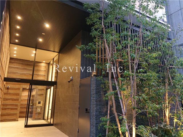 エントランス　高級感あるエントランスでございます