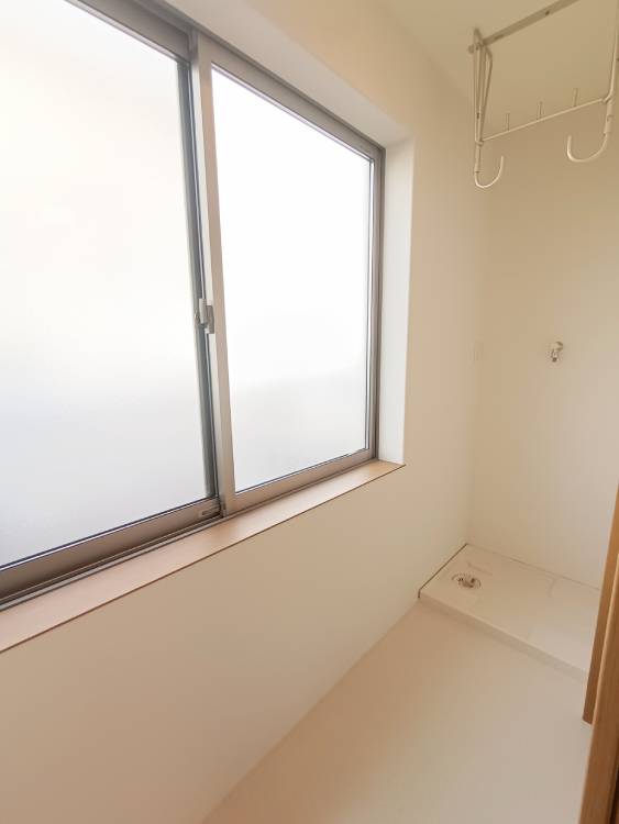 その他部屋・スペース　室内洗濯機置場付きサンルーム！雨の日でも◎