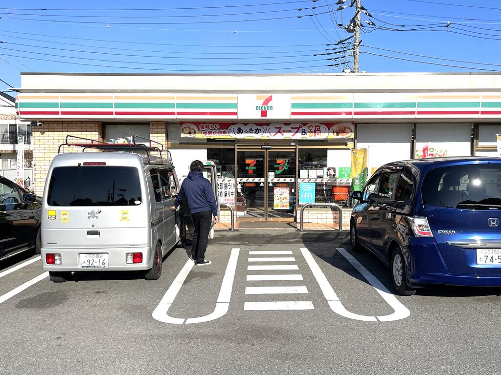 コンビニ　セブンイレブン日野南平7丁目店（コンビニ）まで305m