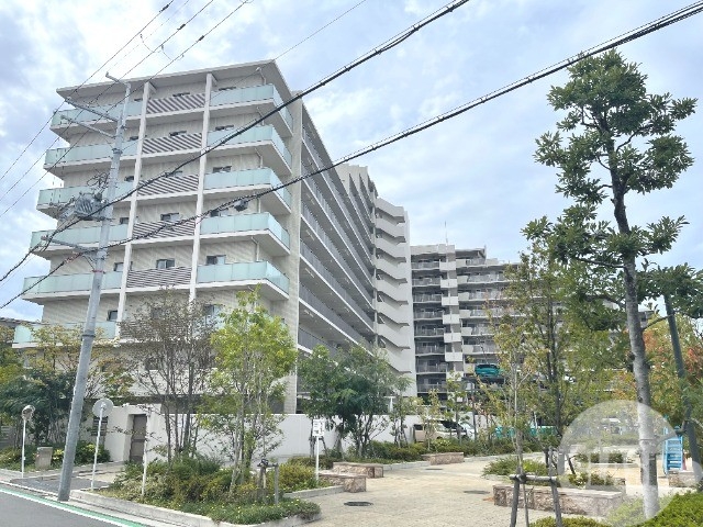 堺市北区東三国ヶ丘町のマンションの建物外観