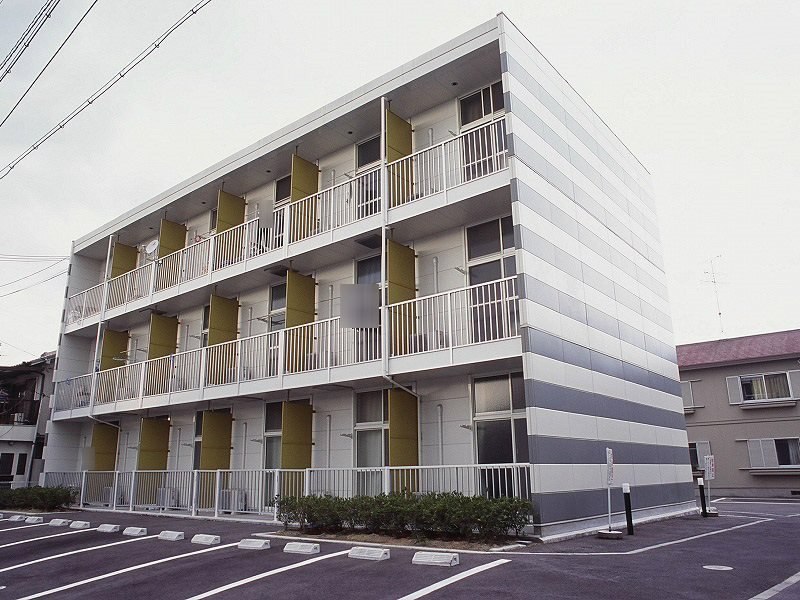 八尾市田井中のマンションの建物外観