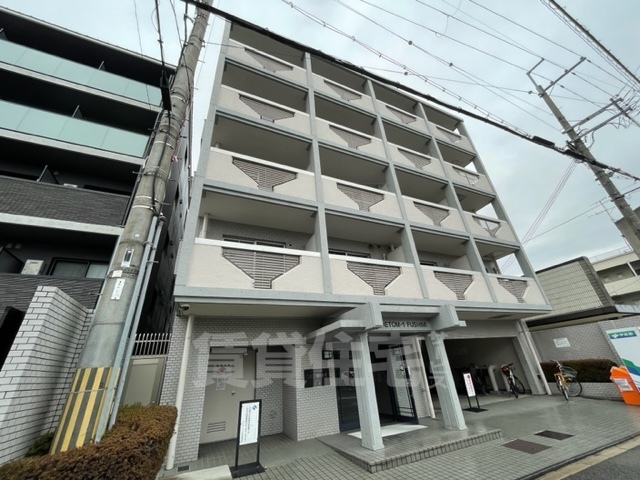 京都市伏見区菱屋町のマンションの建物外観