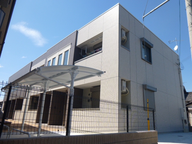 姫路市網干区垣内本町のアパートの建物外観