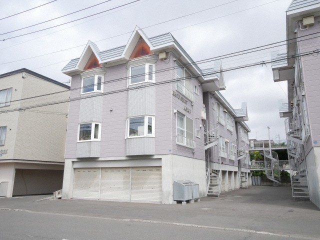 札幌市東区北三十五条東のアパートの建物外観