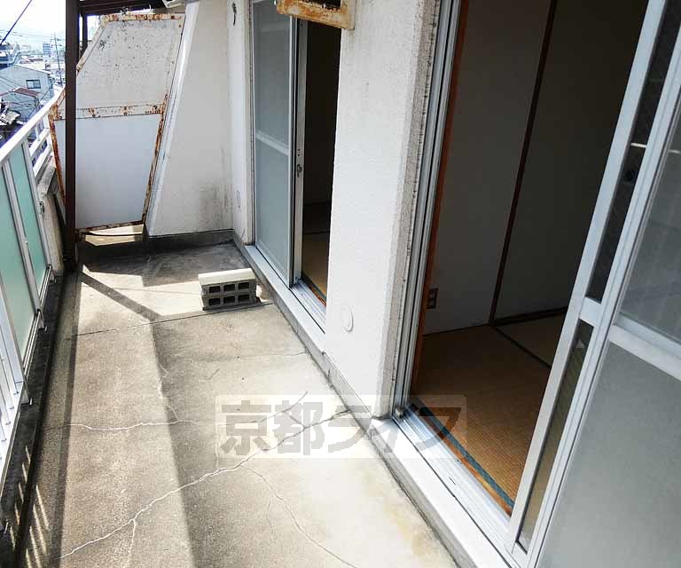 【京都市下京区朱雀宝蔵町のマンションのバルコニー】