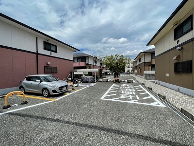 【芦屋市大東町のマンションの駐車場】