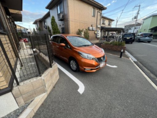 【レジデンス北野IIの駐車場】