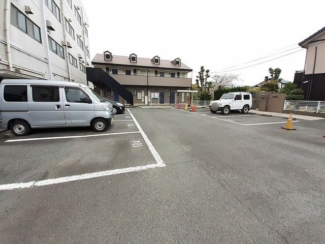 【佐賀市多布施のアパートの駐車場】