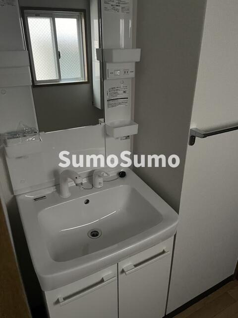 洗面設備　朝の支度にも助かる、独立の洗髪洗面化粧台