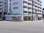コンビニ　ファミリーマート本町六丁目店（コンビニ）まで450m