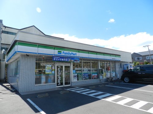 コンビニ　ファミリーマート 室蘭東翔高校前店（コンビニ）まで318m