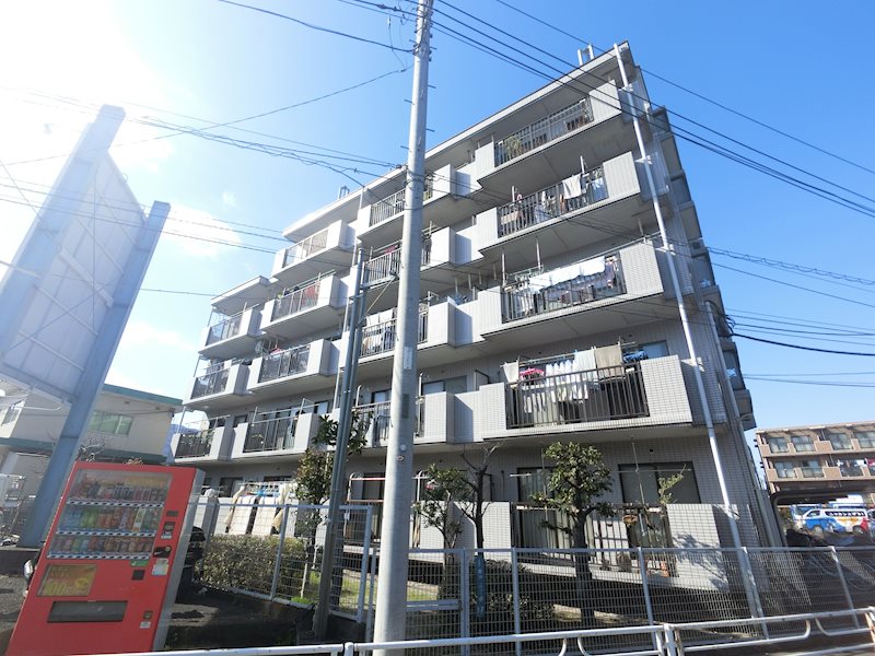 川崎市高津区坂戸のマンションの建物外観