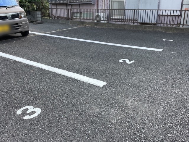 【町田市小川のアパートの駐車場】