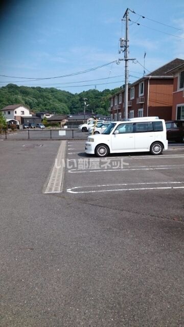 【三原市小坂町のアパートの駐車場】