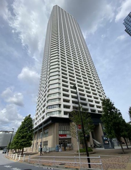 【新宿区西新宿のマンションの建物外観】