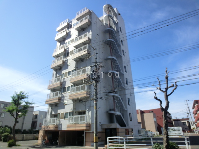 札幌市東区北十条東のマンションの建物外観