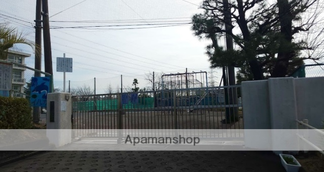小学校　横浜市立名瀬小学校（小学校）まで496m