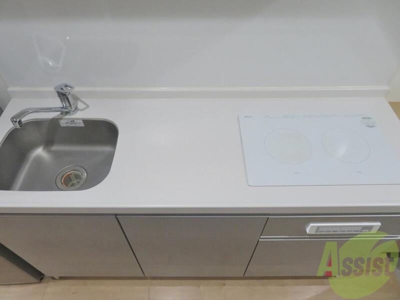 キッチン　でかめのキッチンです。広く使えるので安心です。