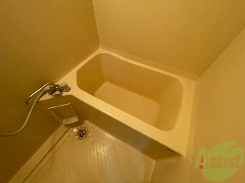 バス・シャワールーム　浴室は狭すぎず、シャワーも浴びやすそうです。