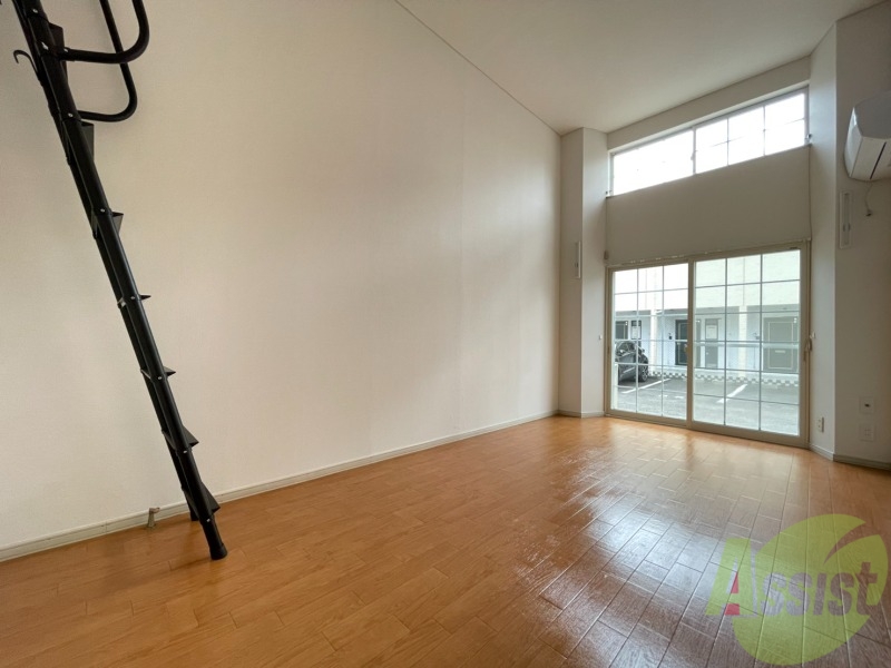 居室・リビング　７．５帖の洋室です。日差しがあり明るい印象でした。