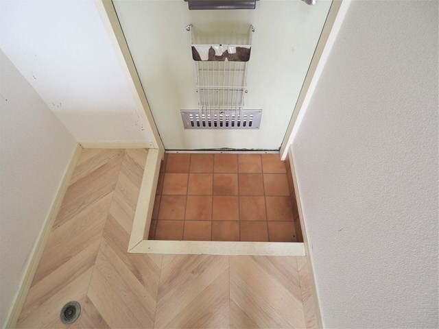 玄関　１０２号室