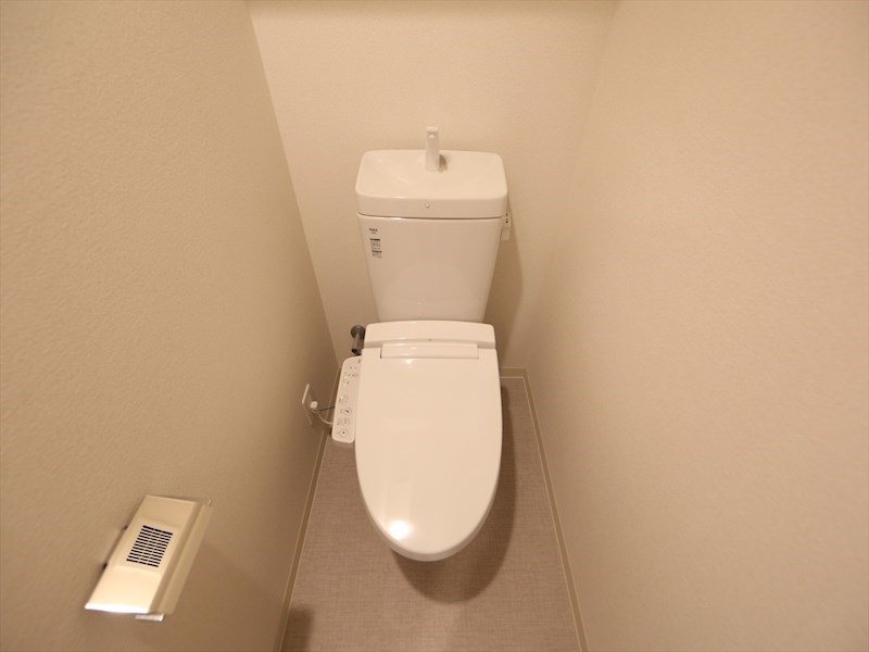 トイレ　温水洗浄暖房便座付トイレ