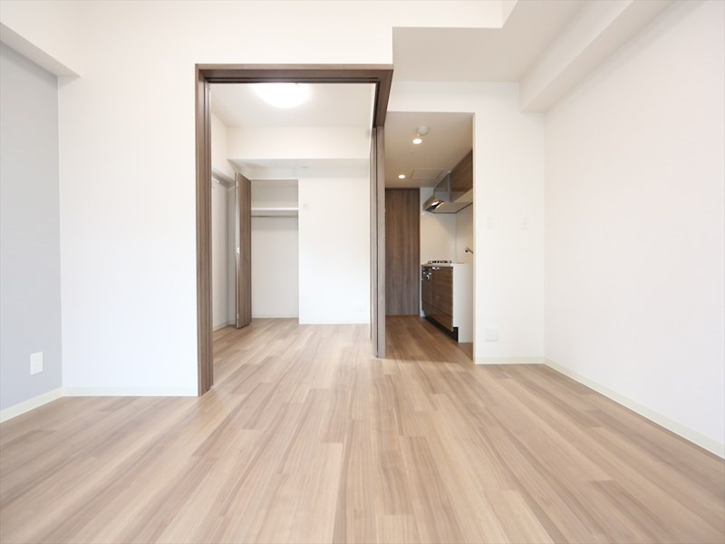 居室・リビング　ＬＤＫ10.5帖　洋室4帖　つなげても仕切っても使えます