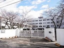 中学校　高槻市立柳川中学校（中学校）まで645m