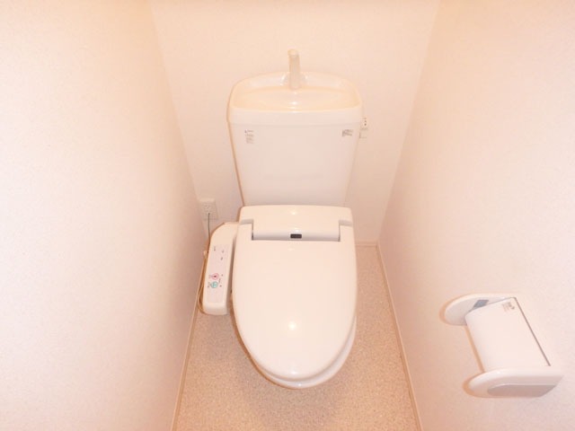 トイレ　温水洗浄便座付き♪