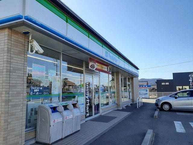 コンビニ　ファミリーマート（コンビニ）まで80m