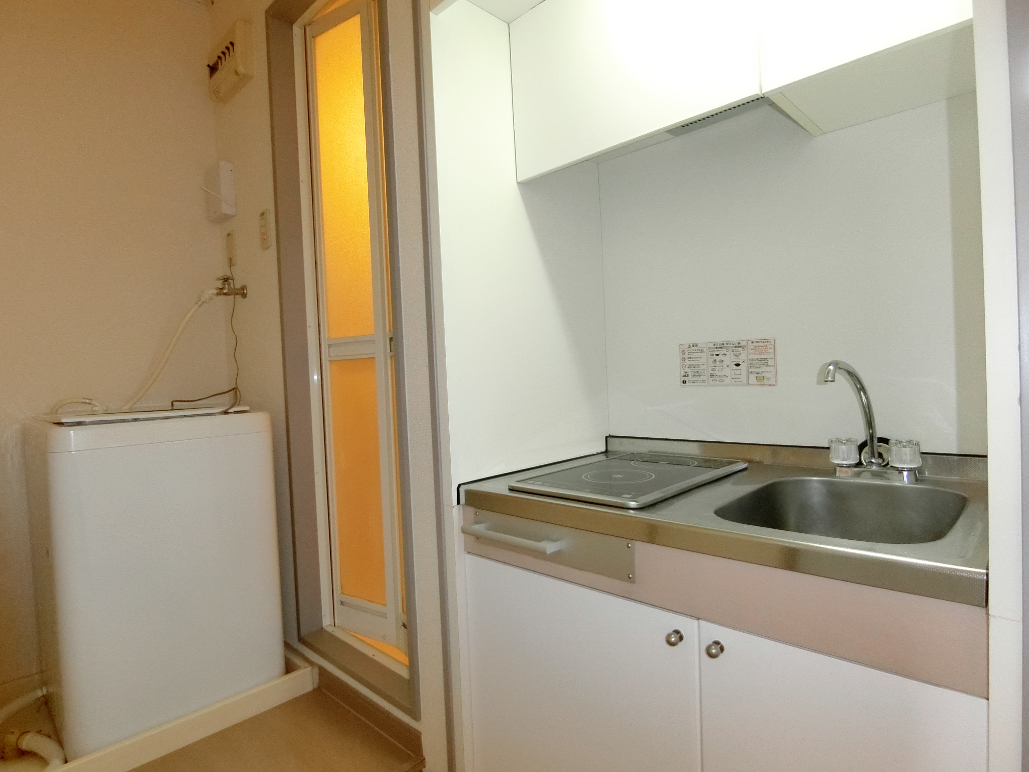 キッチン　キッチンに２口コンロと室内に全自動洗濯機を完備です☆