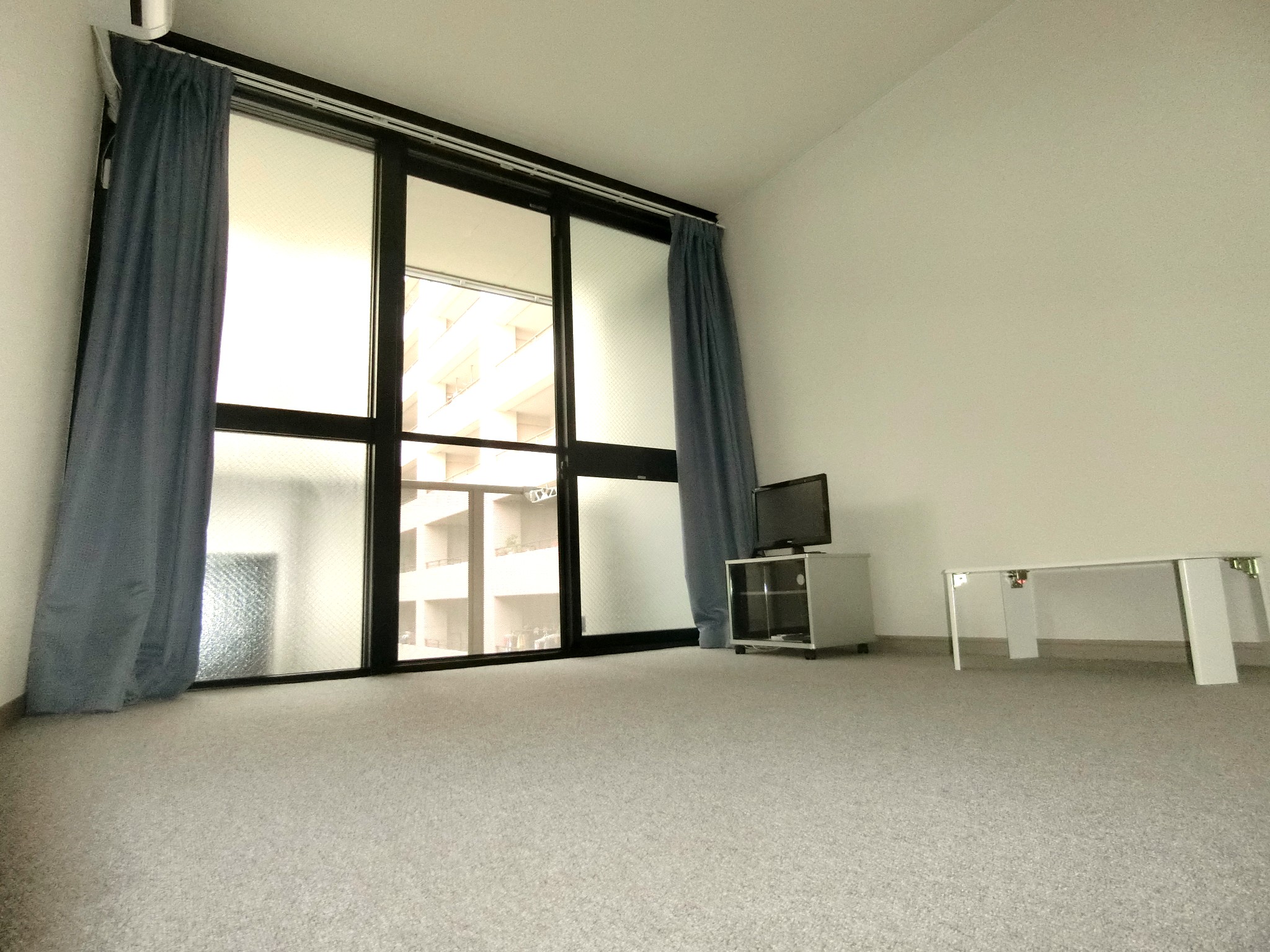 その他部屋・スペース　エアコン・カーテン・テレビ・ローテーブル・照明を完備です☆