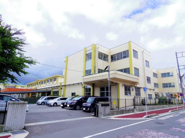 小学校　御殿場小学校（小学校）まで592m