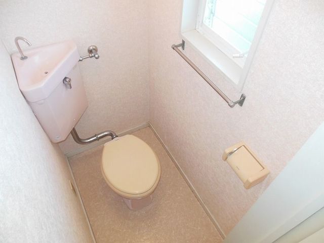 トイレ　【トイレ】写真は２０５の物です。